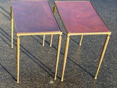 1970′ Paire De Tables Maison Baguès En Bronze Doré, Plateaux Bakélite Façon Ambré 30 X 50 X H 51 cm