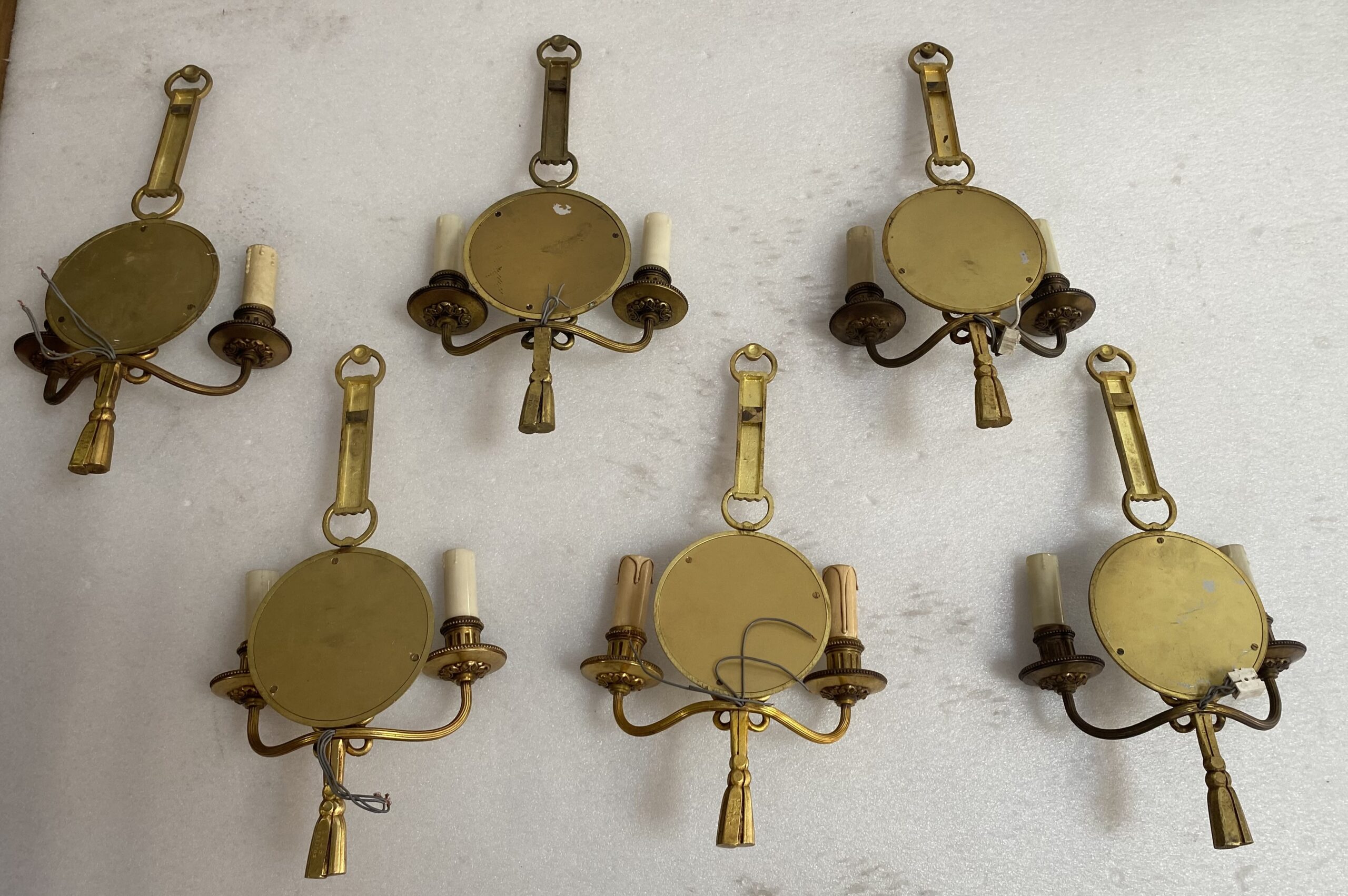 1950/70′ Série De 10 Appliques en Bronze Doré Avec Miroir Convexe Signée Petitot – Image 8