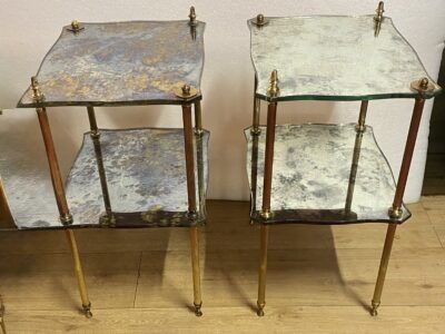 1970s Pair of End Tables by Maison Jansen, Crossbow Shape, Mirrored Tops with Aged Oxidized Finish, 40 x 32 x H 61 cm