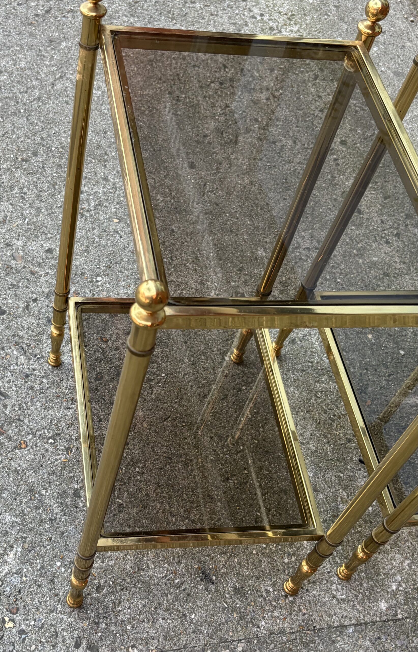 1970s Pair of Two-Tiered Bronze End Tables by Maison Jansen with Smoked Glass Tops, 43 x 33 x H 62 cm - Image 9
