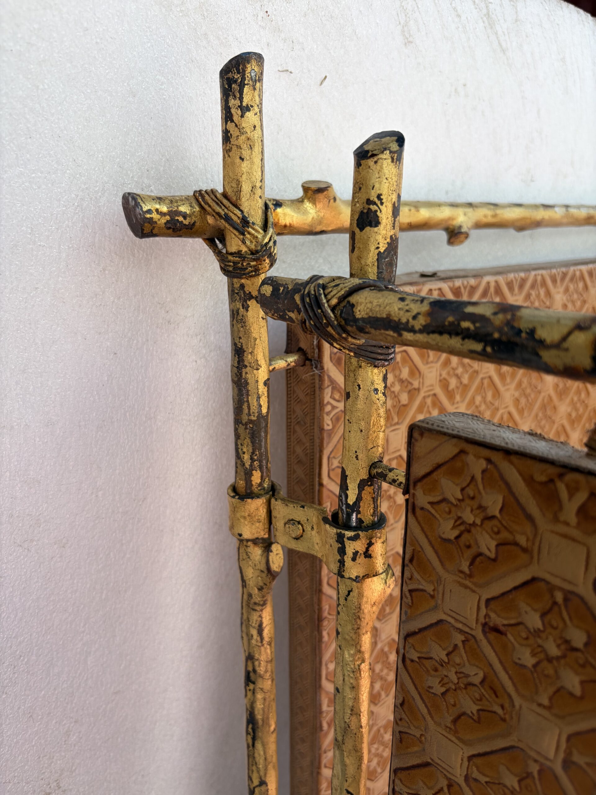1950s Agostini-Style Gilded Wrought-Iron Screen with Leather-Covered Panels - Image 24