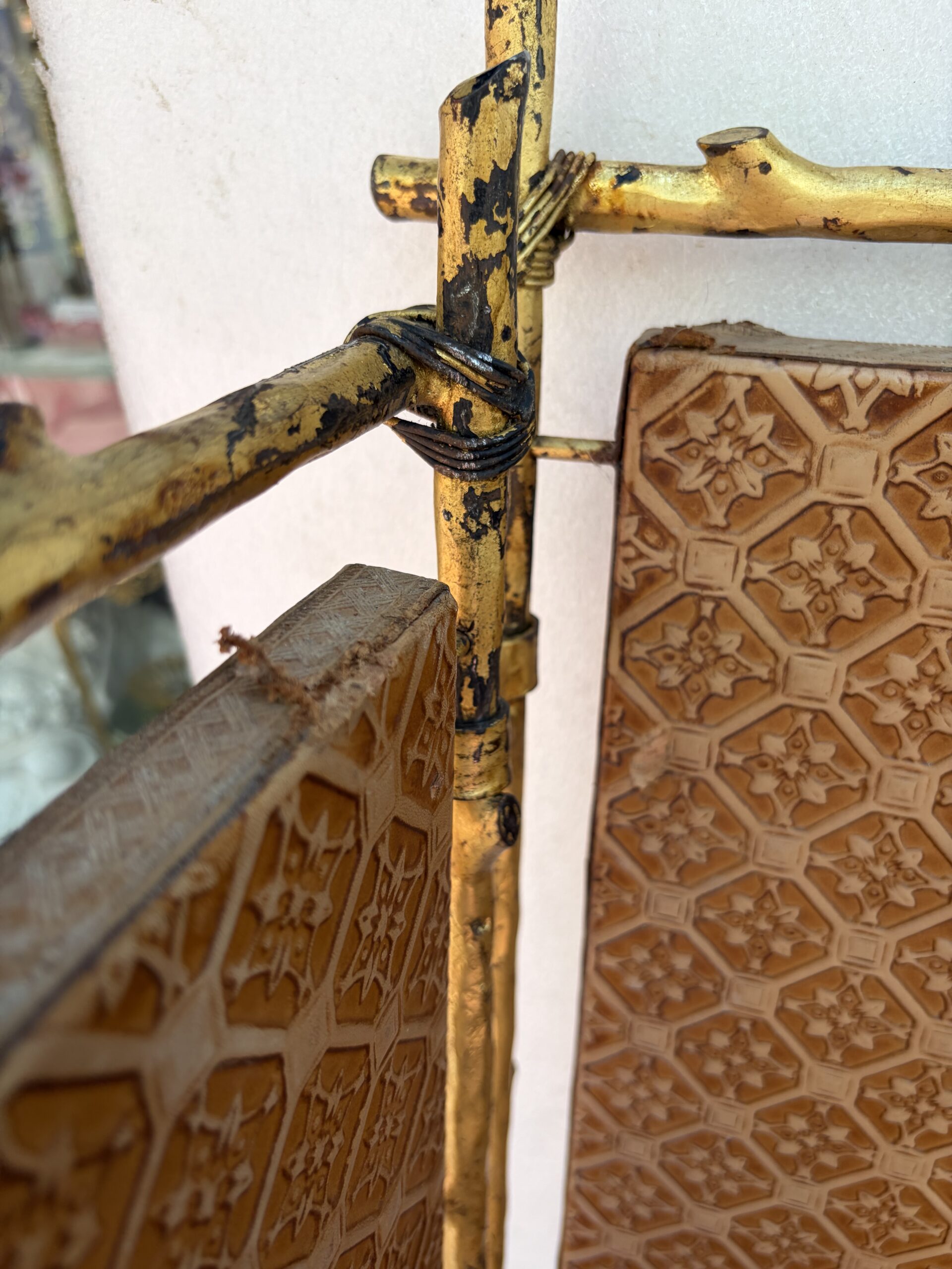1950s Agostini-Style Gilded Wrought-Iron Screen with Leather-Covered Panels - Image 20