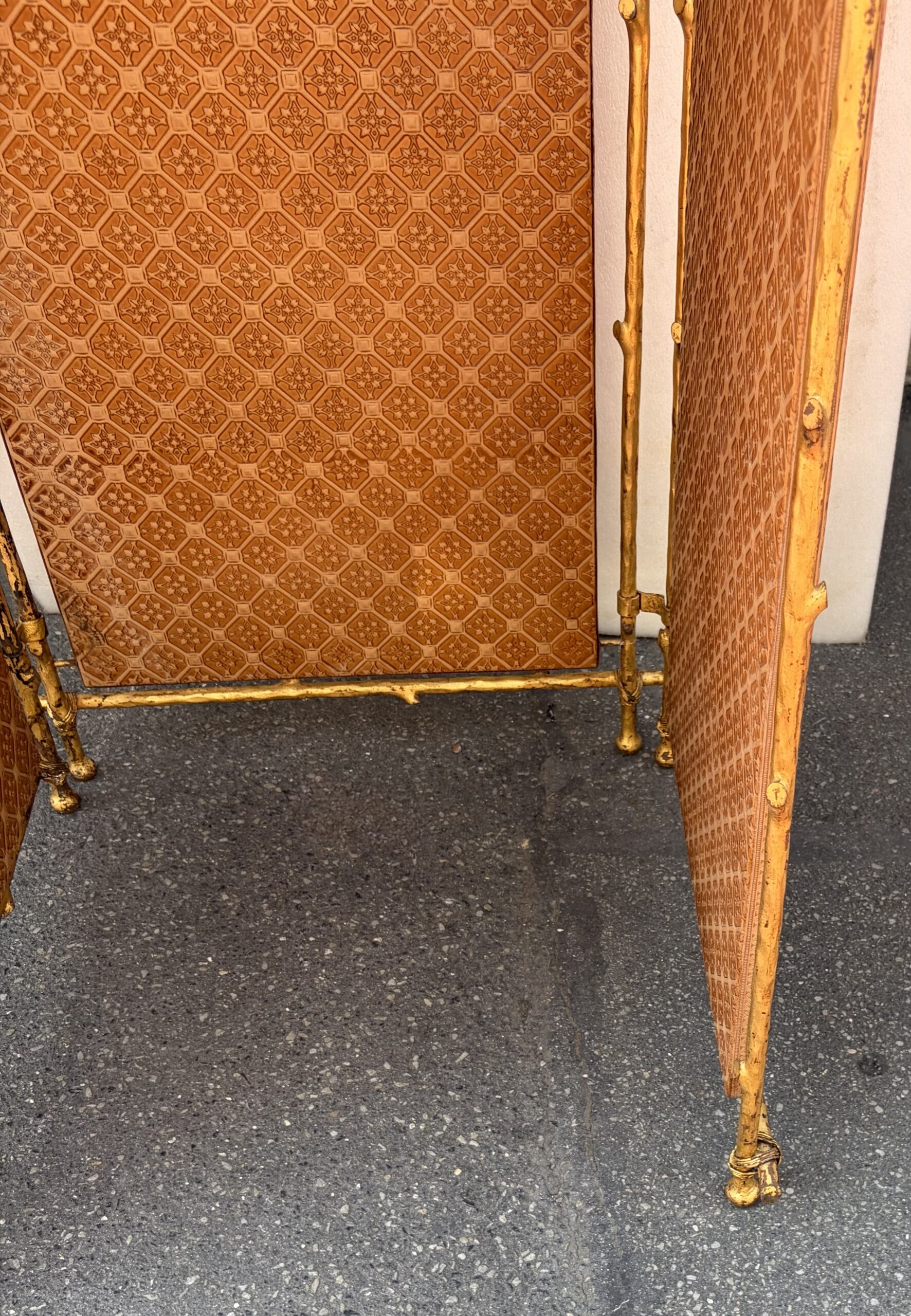 1950s Agostini-Style Gilded Wrought-Iron Screen with Leather-Covered Panels - Image 16