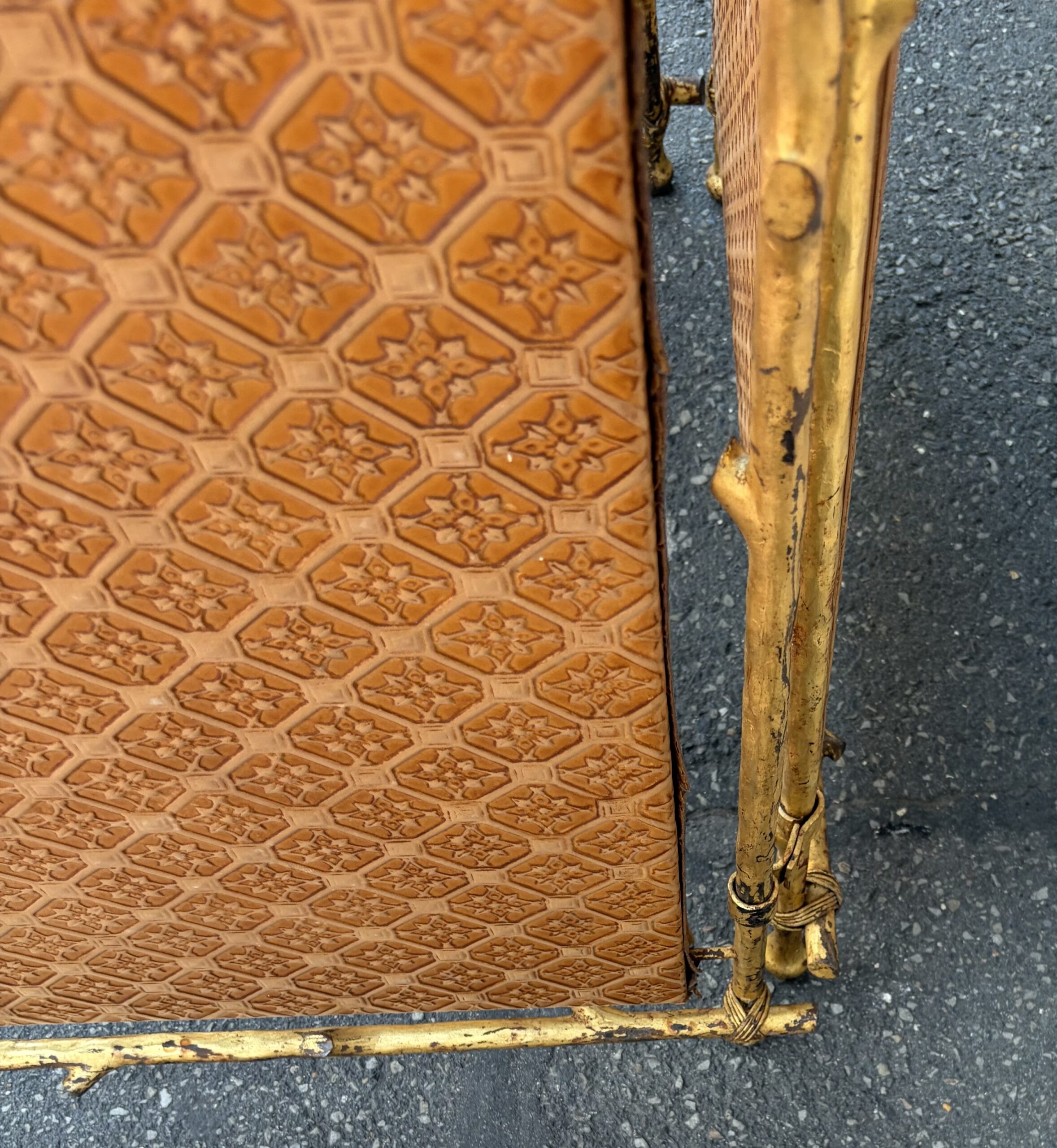1950s Agostini-Style Gilded Wrought-Iron Screen with Leather-Covered Panels - Image 9