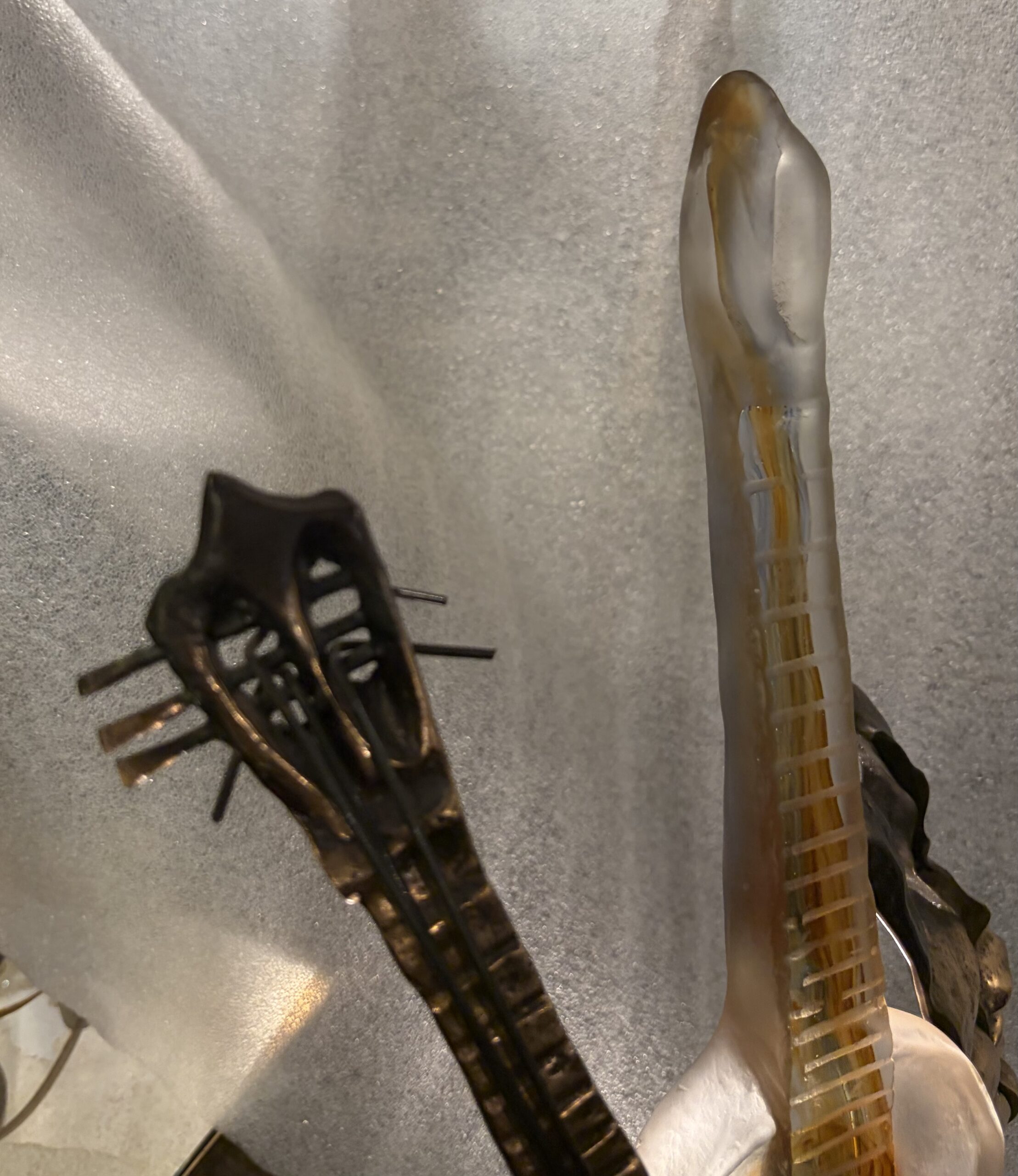 1970/80 Lampe Guitare En Bronze Et Pate De Verre , Sculpture Signée LOHE – Image 13