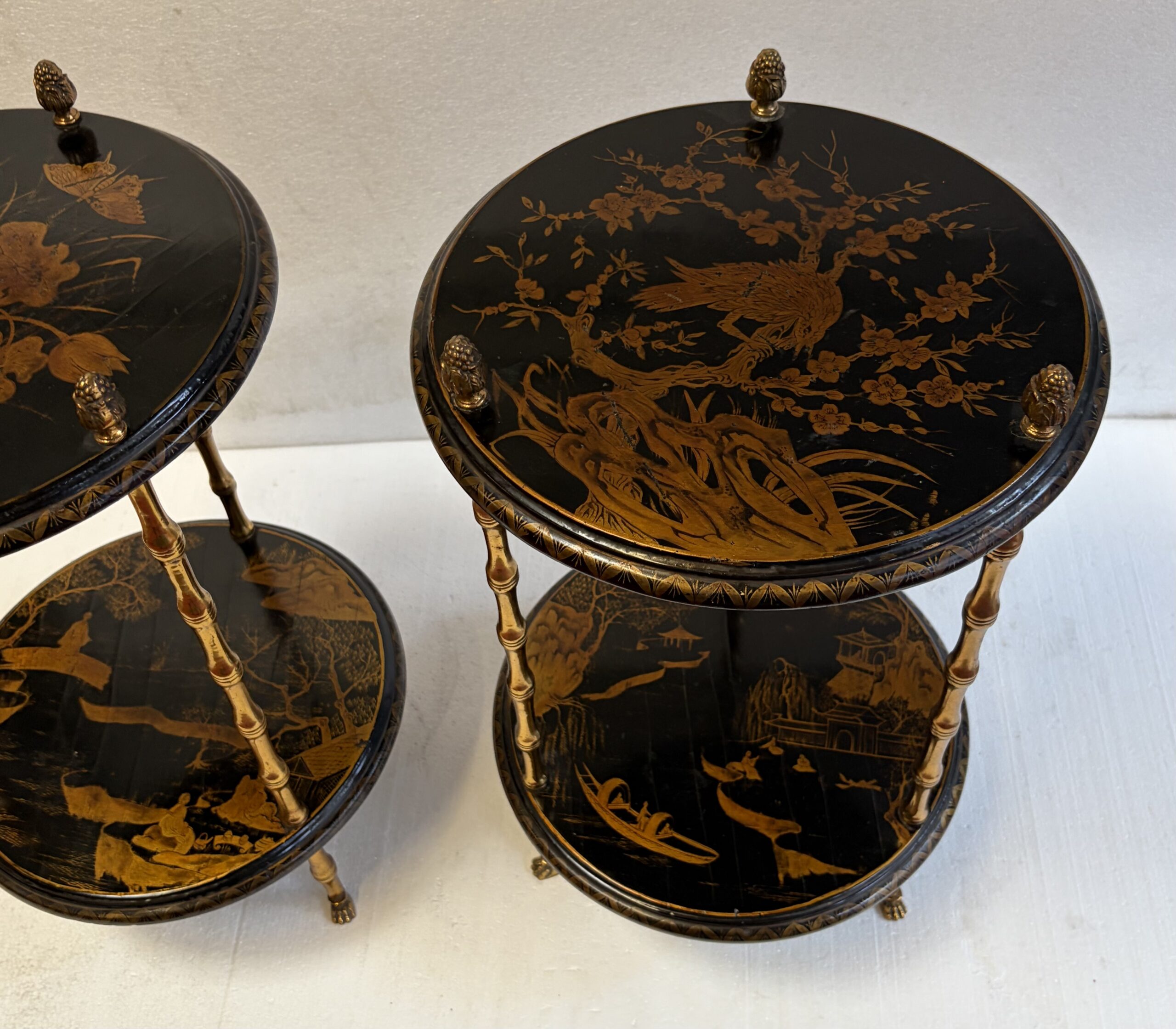 1950/70′ Paire De Guéridons Maison Baguès Décor Bambou en Bronze Doré Avec Plateaux Laque de Chine Diamètre 35 Cm H 59 Cm – Image 5