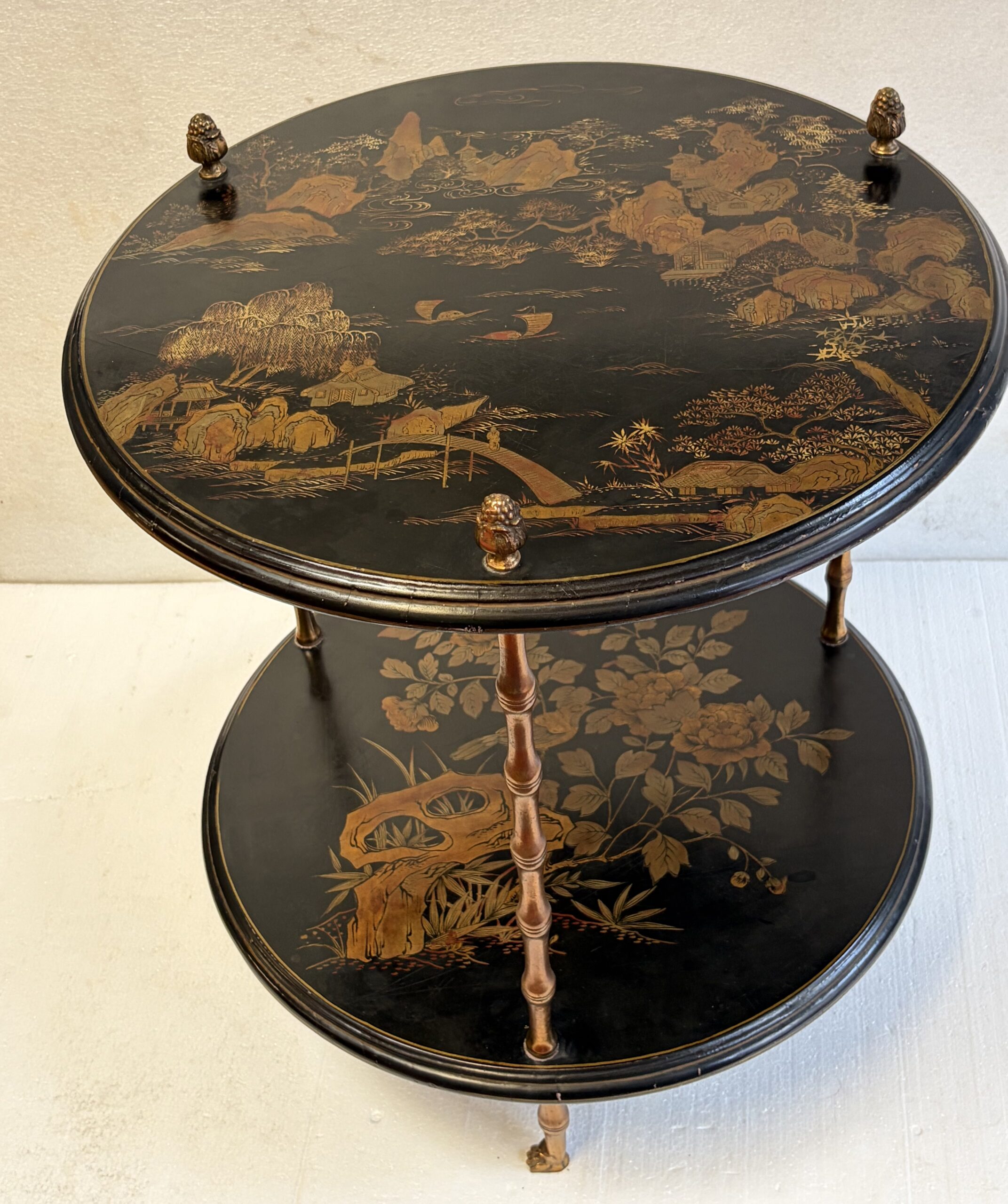 1950/70′ Guéridon Maison Baguès Décor Bambou en Bronze Doré Avec Plateaux Laque de Chine Diamètre 49 Cm H 59 Cm