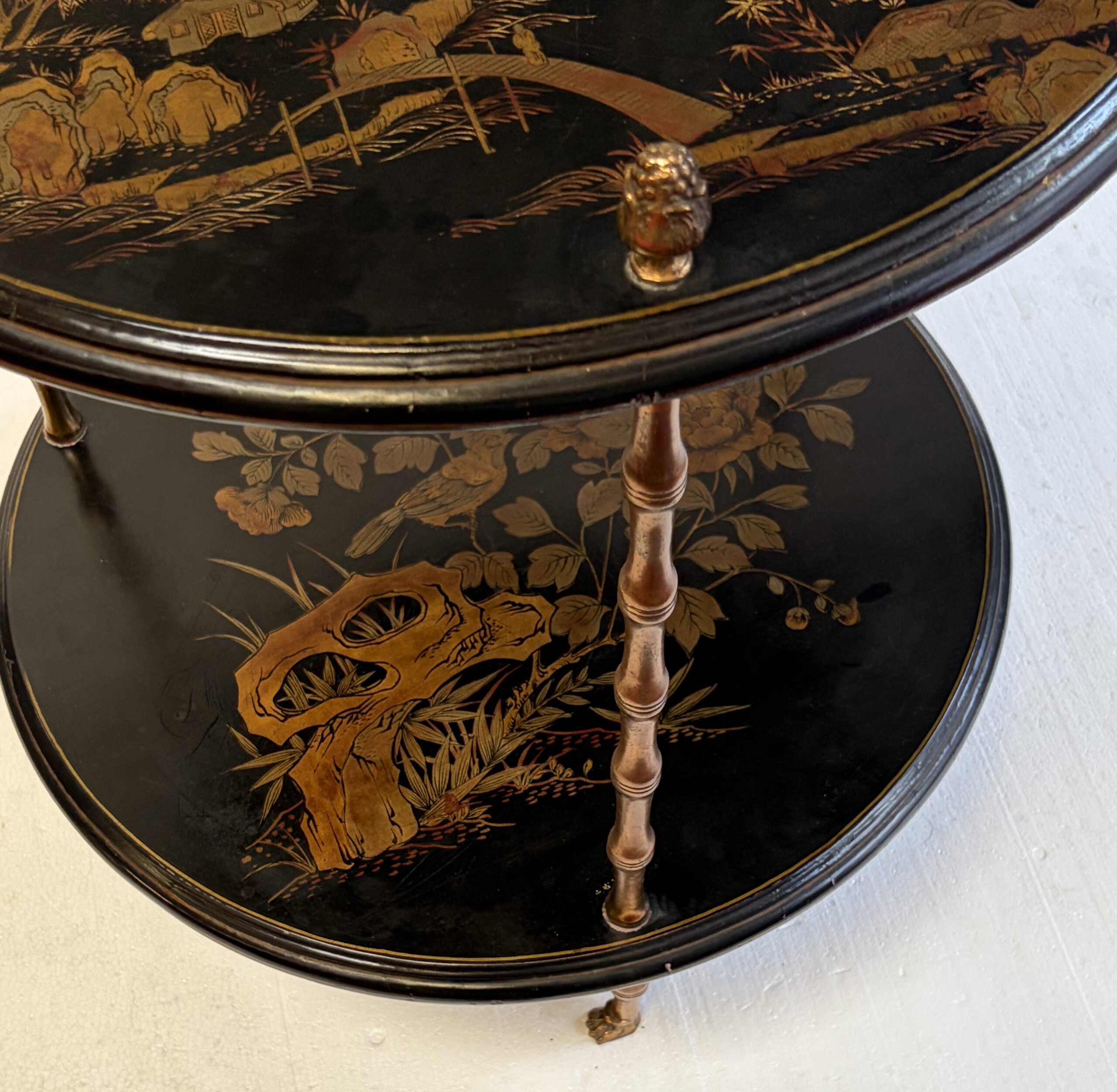 1950/70′ Guéridon Maison Baguès Décor Bambou en Bronze Doré Avec Plateaux Laque de Chine Diamètre 49 Cm H 59 Cm – Image 8