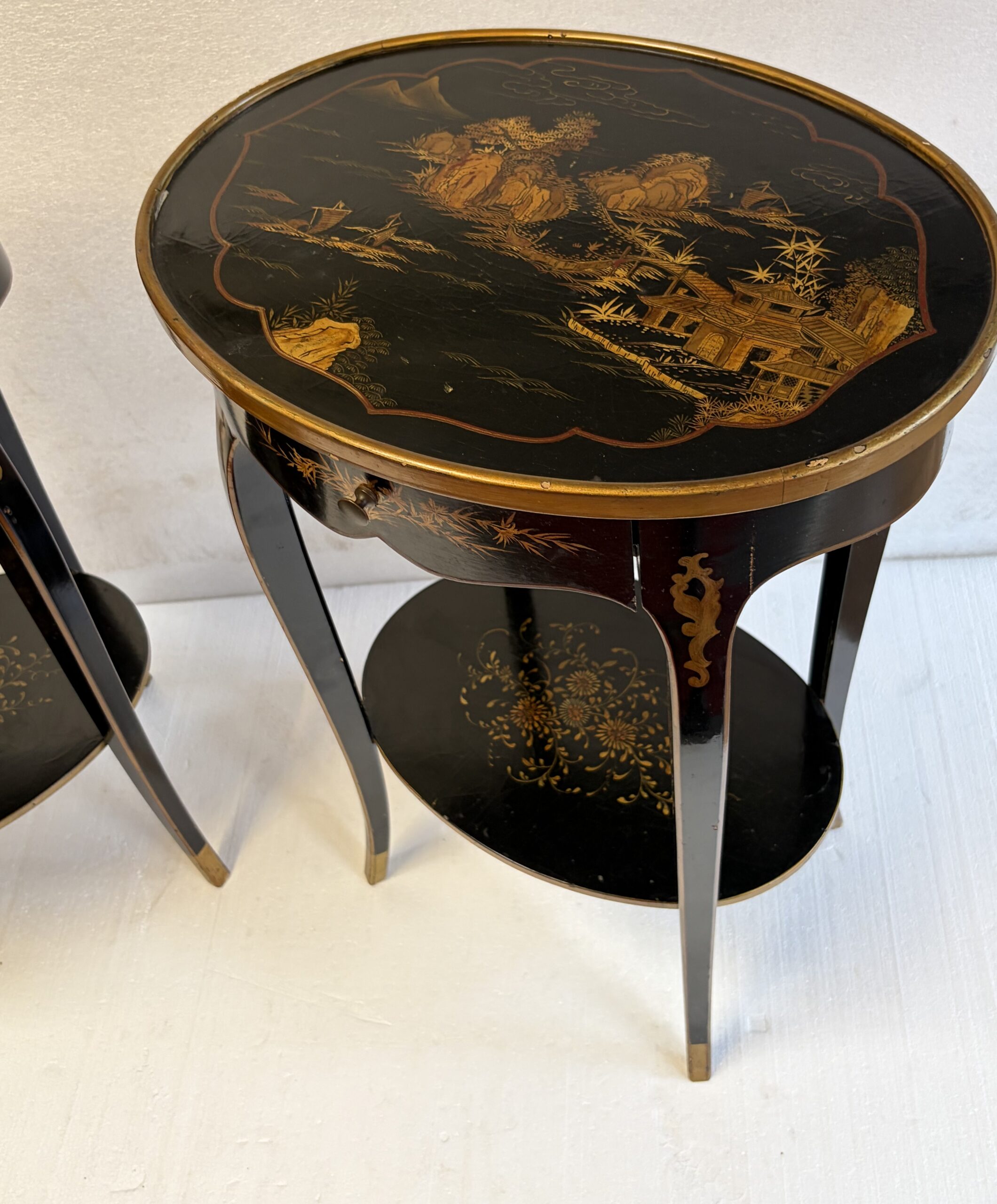 1970' Paire de Chevets Maison Hirch Signés,Laqués Noirs à Décor Chinois Dorés – Image 15