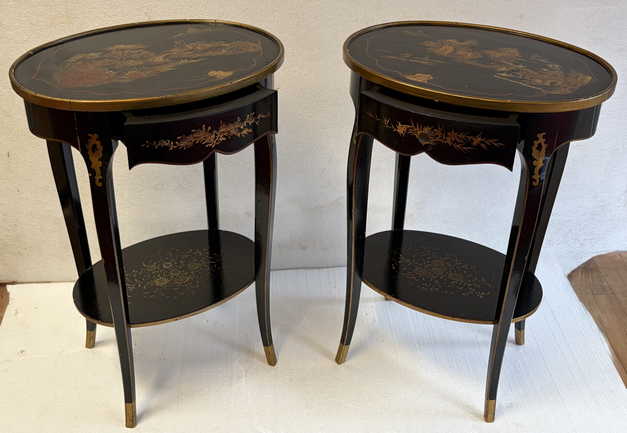 1970' Paire de Chevets Maison Hirch Signés,Laqués Noirs à Décor Chinois Dorés – Image 13