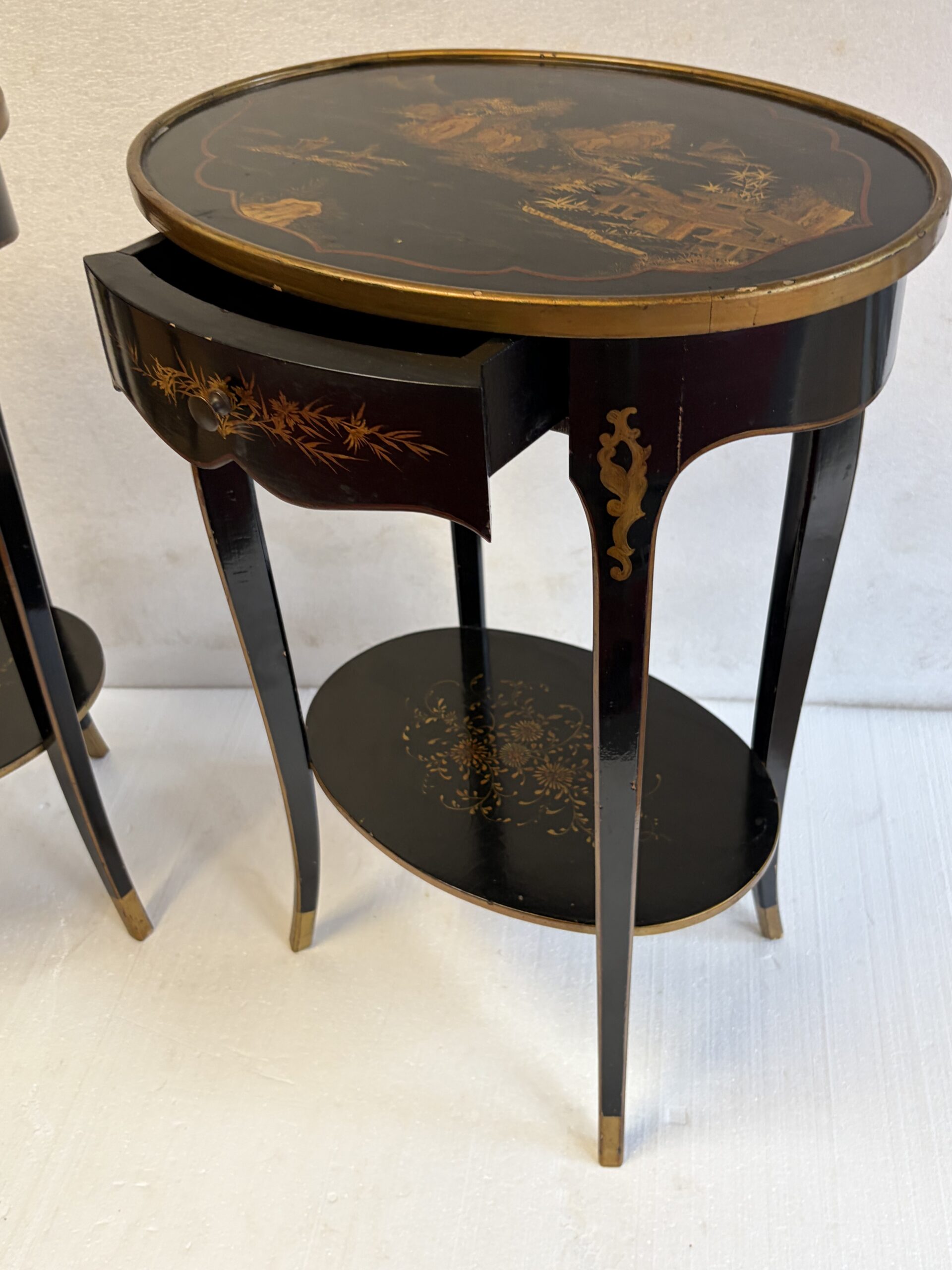 1970' Paire de Chevets Maison Hirch Signés,Laqués Noirs à Décor Chinois Dorés – Image 10