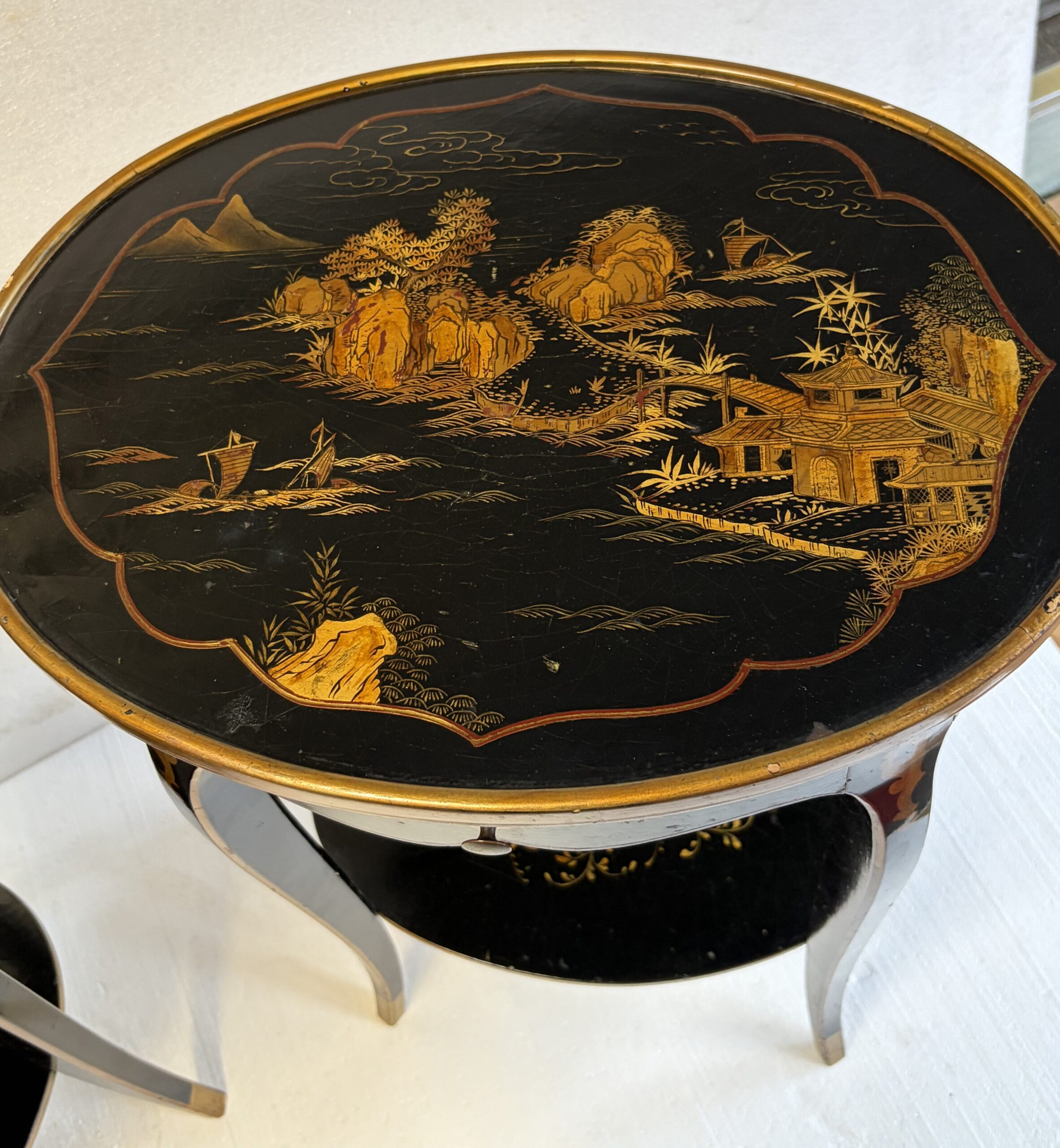 1970' Paire de Chevets Maison Hirch Signés,Laqués Noirs à Décor Chinois Dorés – Image 8