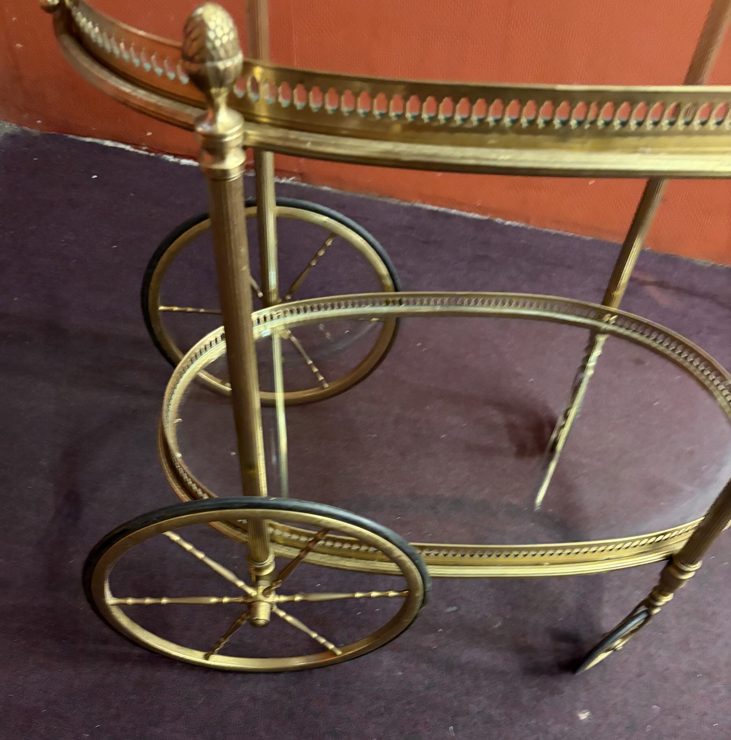 1970′ Bar Roulant en Bronze et Laiton Doré Maison Baguès Plateaux Ovales – Image 15